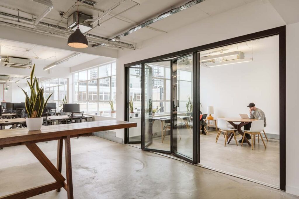 4 Key Benefits of Natural Light in Office Spaces