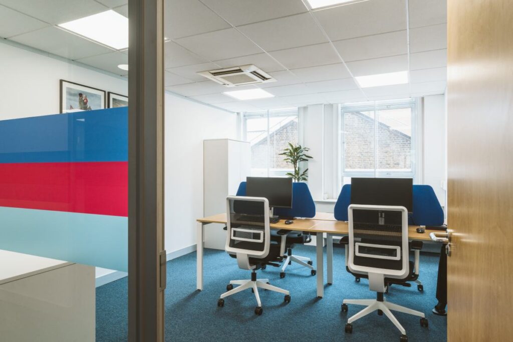 How to Make Small Offices Feel Bigger: 7 Effective Tips